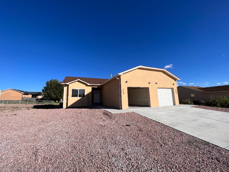 816-818 S Knox Dr in Pueblo West, CO - Building Photo
