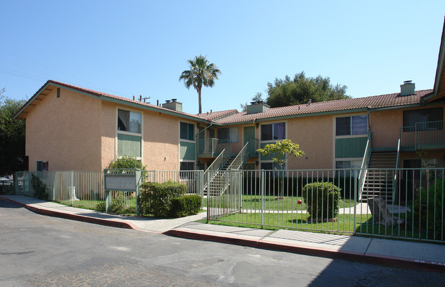 1208 E Ventura St in Santa Paula, CA - Building Photo - Building Photo