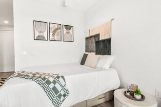 701 Richmond Ave. in Houston, TX - Foto de edificio - Building Photo