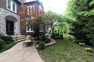 7574 York Dr in Clayton, MO - Building Photo - Building Photo