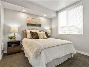 Pacific Ridge Apartments in Tacoma, WA - Building Photo - Building Photo