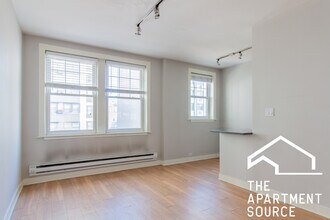 511 W Belmont Ave in Chicago, IL - Building Photo - Building Photo