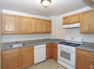 Westminster Towers Apartments in Elizabeth, NJ - Building Photo - Building Photo