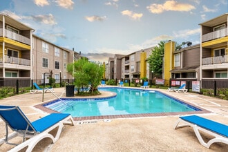 Parkway And Parkgreen On Bellaire in Houston, TX - Foto de edificio - Building Photo