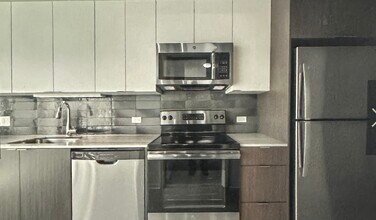 2110 S Wabash Ave, Unit 1713 in Chicago, IL - Building Photo - Building Photo