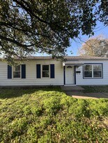 715 St Barbara Ln in Sauget, IL - Building Photo