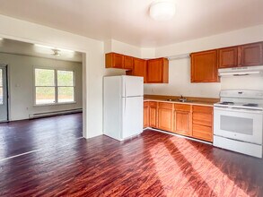 496 Lancaster Creek Dr in Lancaster, VA - Foto de edificio - Building Photo