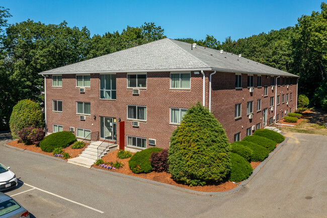 Meadow Lane Apartments in Lowell, MA - Foto de edificio - Building Photo