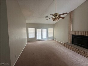 5709 Palma del Sol Way in Las Vegas, NV - Building Photo - Building Photo