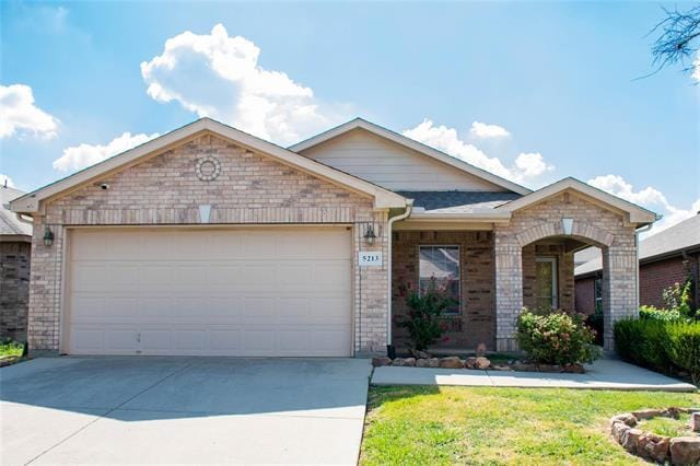 5213 Mirror Lake Dr