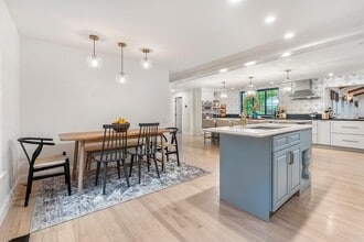 4 Rockwood Ln in Londonderry, NH - Building Photo - Building Photo