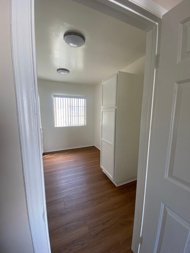 7236 Remmet Ave in Canoga Park, CA - Building Photo - Building Photo
