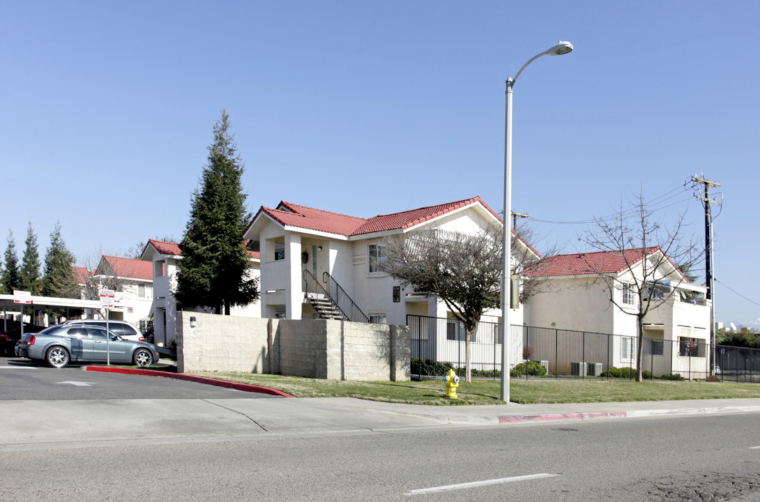 Villa Robles Apartments in Porterville, CA - Building Photo