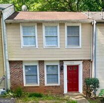 5575 Marbut Rd in Lithonia, GA - Building Photo