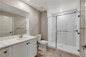 105 Bowery in Irvine, CA - Building Photo - Building Photo