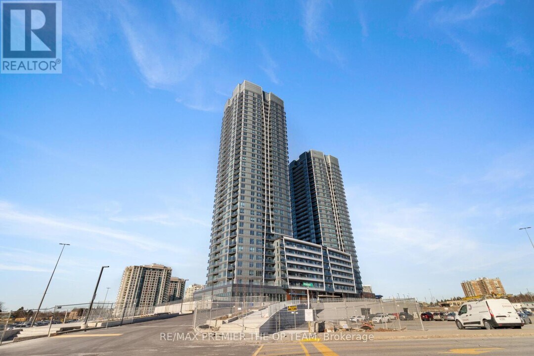 30-430 Upper Mall Wy in Vaughan, ON - Building Photo