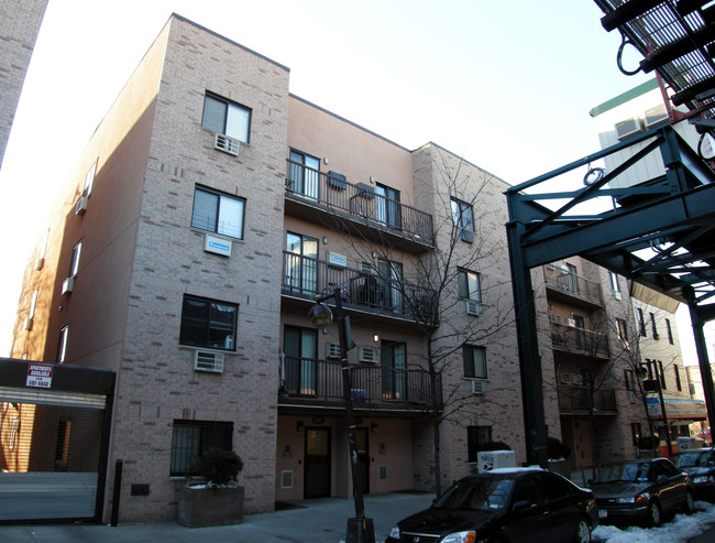 2410 Westchester Ave in Bronx, NY - Building Photo - Building Photo