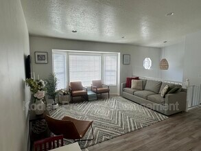 1214 Cannon Dr in Farmington, UT - Building Photo - Building Photo