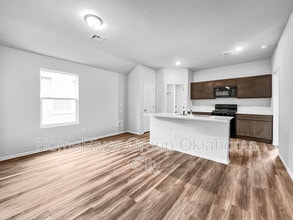 927 Hudson Rd in Chickasha, OK - Building Photo - Building Photo
