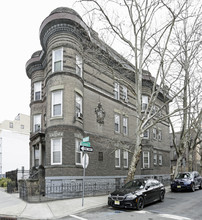 300 Palisade Ave in Jersey City, NJ - Building Photo - Building Photo