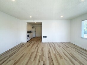 2210 W 19th Ave in Eugene, OR - Building Photo - Building Photo