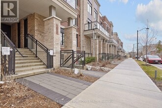 58 Elizabeth St S in Richmond Hill, ON - Building Photo - Building Photo