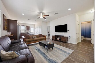 6401 Graymont Dr in Austin, TX - Building Photo - Building Photo