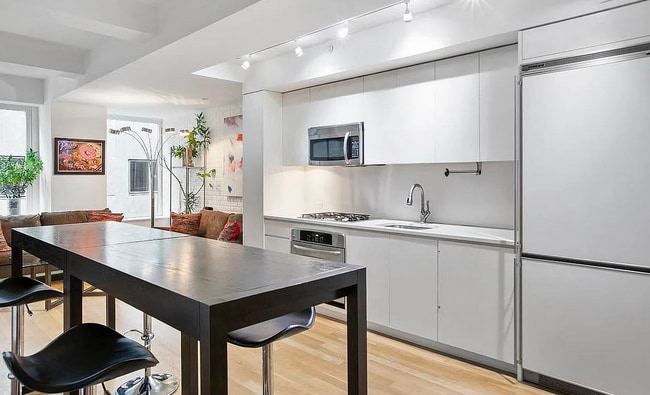 property at 140 E 65th St