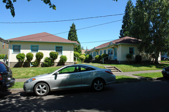 2121-2127 SE Caruthers St in Portland, OR - Building Photo - Building Photo