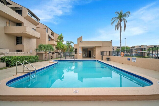 10400 SW 108th Ave in Miami, FL - Building Photo - Building Photo