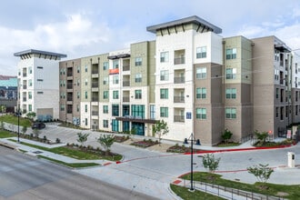 Cypress Creek Montfort Drive in Dallas, TX - Building Photo - Primary Photo