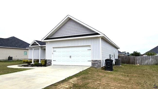 1006 Adirondac Way in Bonaire, GA - Building Photo - Building Photo