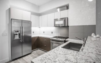 1122 Gayley Ave in Los Angeles, CA - Foto de edificio - Building Photo