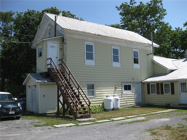 26592 Military Rd in Watertown, NY - Building Photo