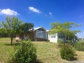 241 Mount Pisgah Dr, Unit 2-215 in Comfort, TX - Building Photo