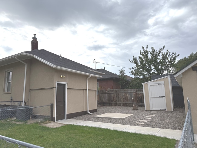 2205 Quincy Ave in Ogden, UT - Foto de edificio - Building Photo