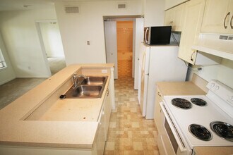 4823 Via Palm Lakes in West Palm Beach, FL - Building Photo - Building Photo