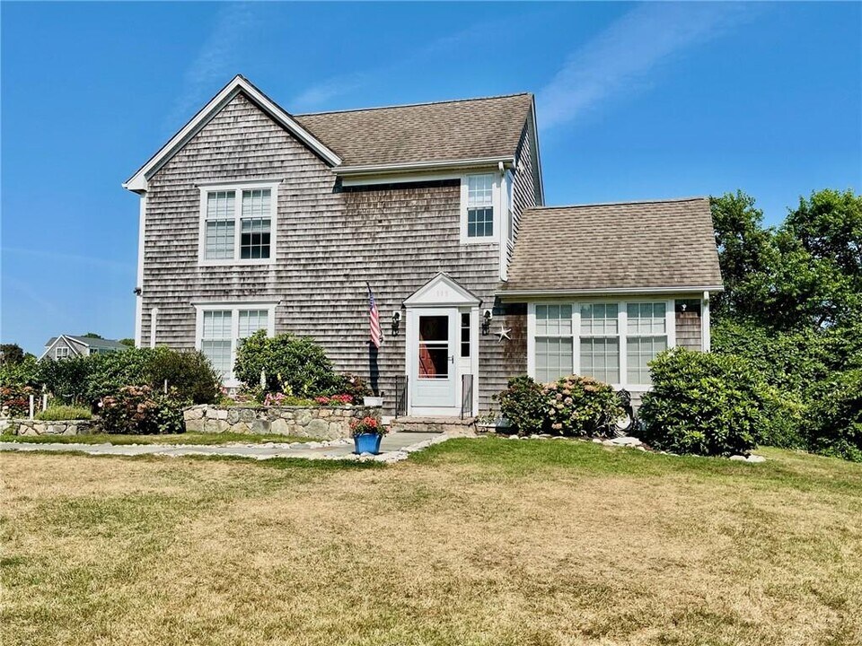 115 Holden Rd in South Kingstown, RI - Building Photo
