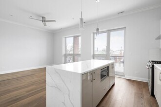 6555 W North Ave in Oak Park, IL - Foto de edificio - Building Photo