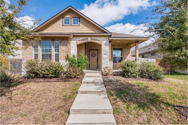 106 Alford St in San Marcos, TX - Building Photo - Building Photo