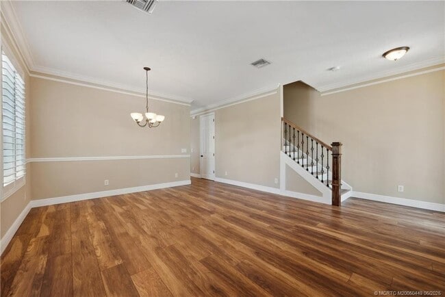 property at 521 SW Akron Ave