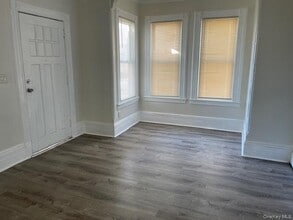 85 Kellum Pl in Hempstead, NY - Building Photo - Building Photo