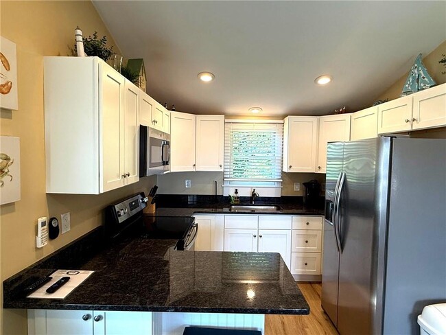 11 Sherman Rd in South Kingstown, RI - Building Photo - Building Photo