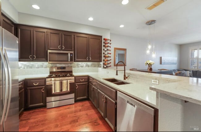 property at 2931 Edgewater Dr