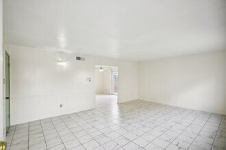 8379 La Roche Ln in Houston, TX - Building Photo - Building Photo