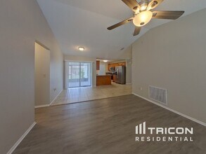 2273 Seward Cir in Sarasota, FL - Building Photo - Building Photo