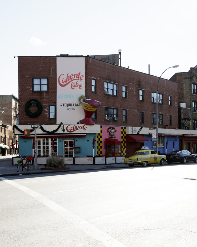 286 Bleecker St in New York, NY - Building Photo - Building Photo