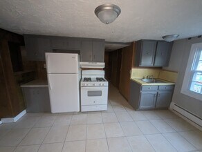88 Elizabeth Ann Dr, Unit B in New Haven, CT - Foto de edificio - Building Photo