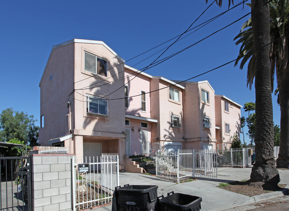 4374 Beta St in San Diego, CA - Building Photo