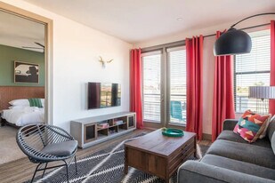 555 N College Ave in Tempe, AZ - Building Photo